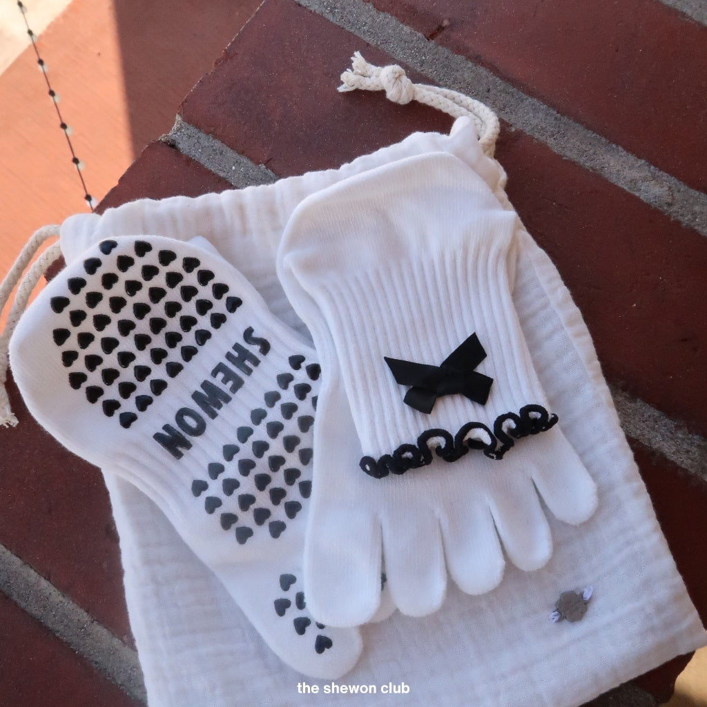 Black Bow Toe Grip Socks