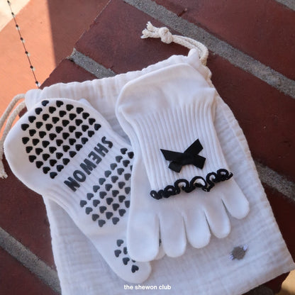 Black Bow Toe Grip Socks