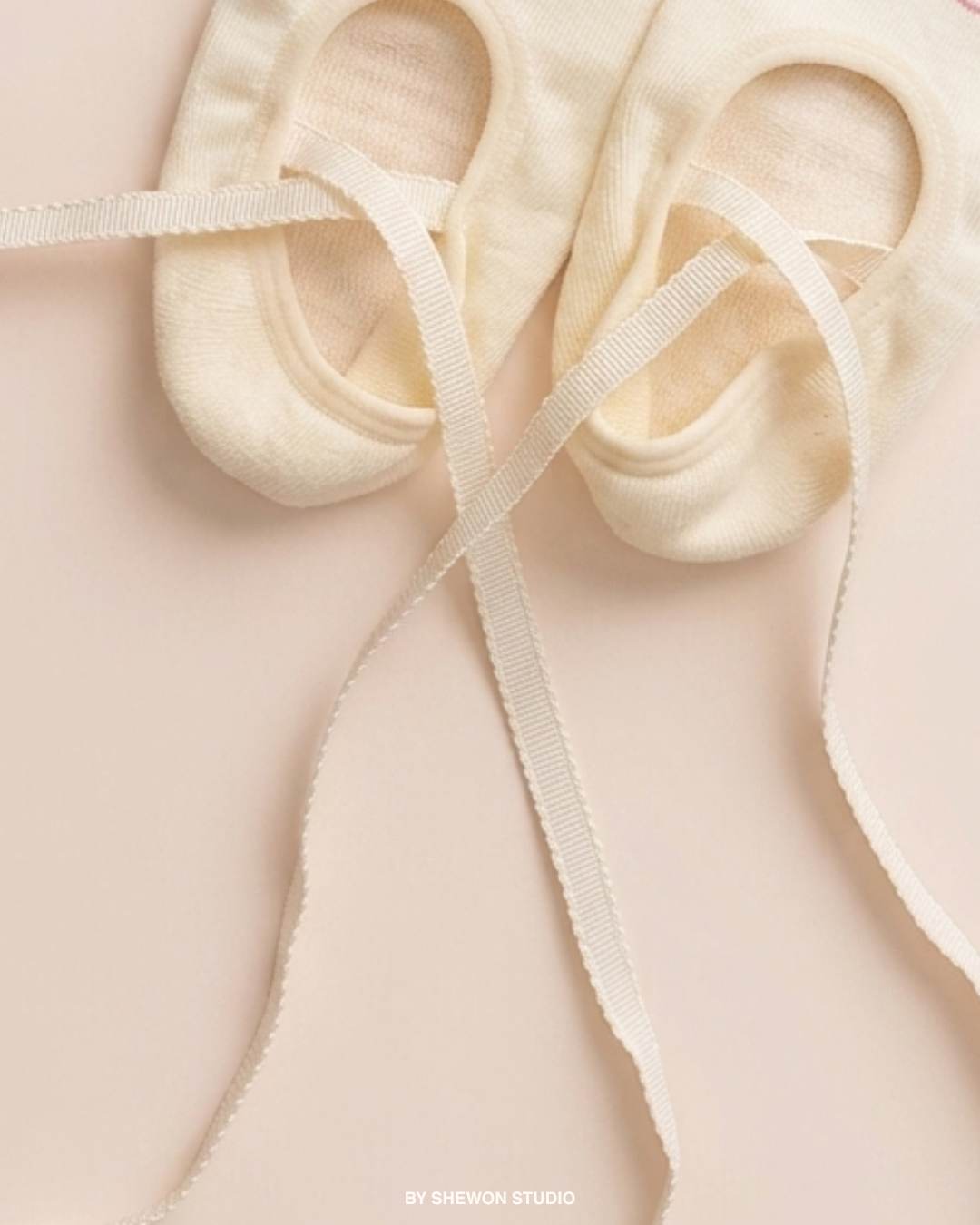 Juliet Pilates Grip Socks Long Strap